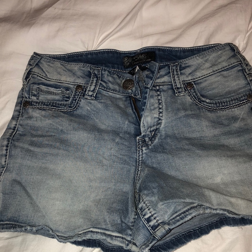 Silver Tuesday shorts.  Size 28